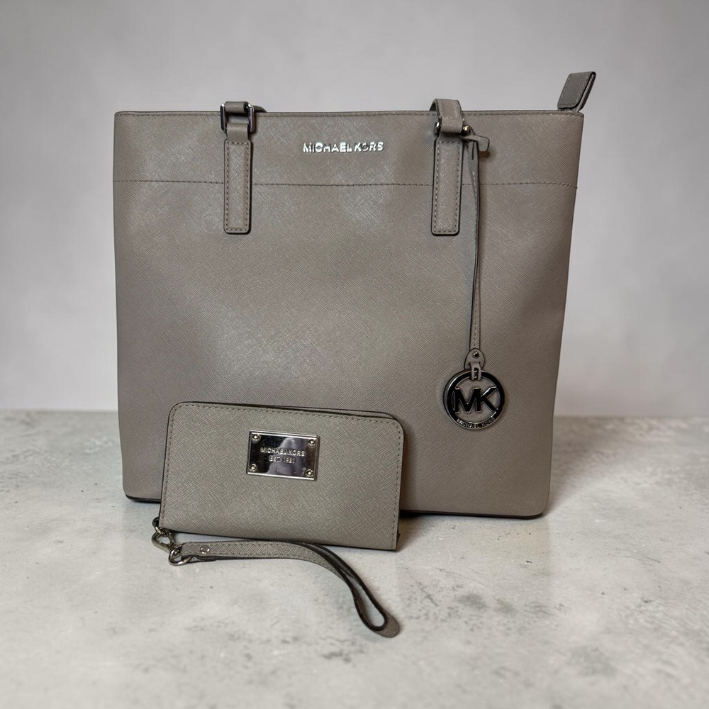 Michael Kors Morgan Large Saffiano Leather Tote + Wristlet Wallet Pearl Grey Set
